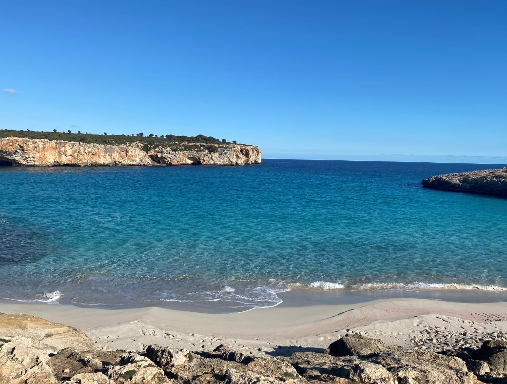 〖 Cala Varques 〗 Calas y playas
