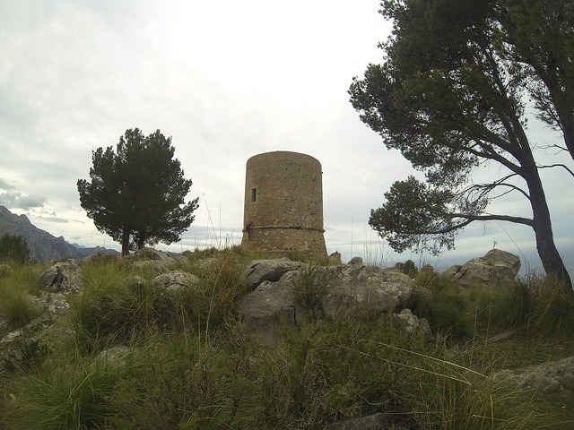 excursion corta en mallorca a una torre defensiva